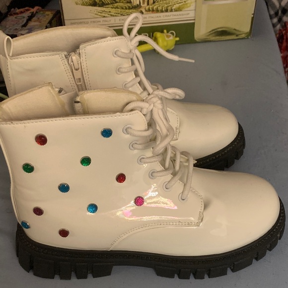 Cititrends Girls White FashionCombat Boots with Colorful Studs - Picture 1 of 2